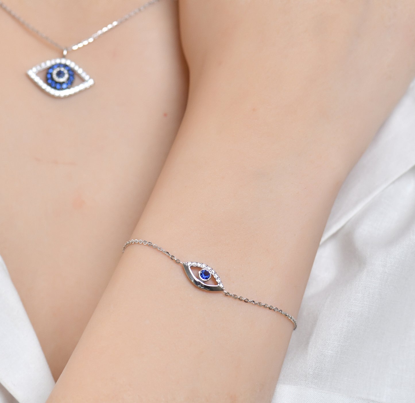 Diamond Evil Eye Bracelet 0.10 cts TW