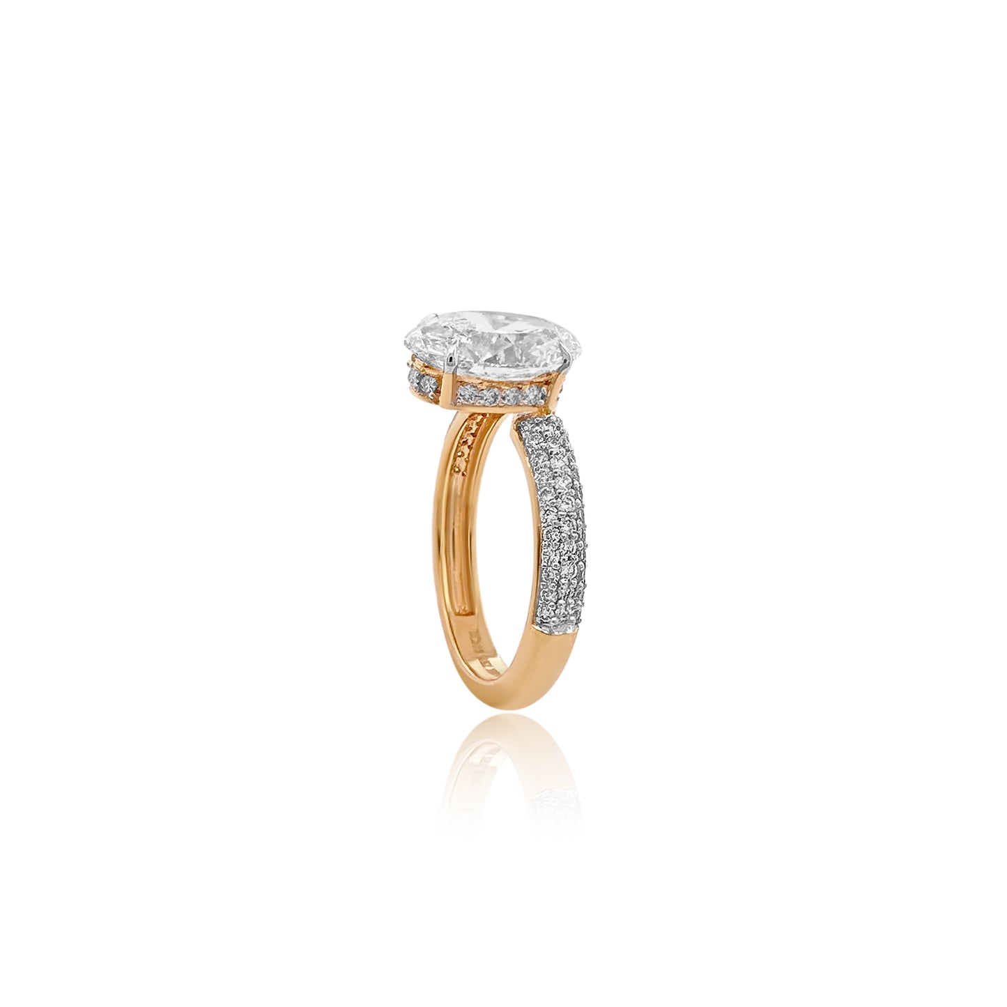 Luxurious Diamond  Ring 3.20 cts  TW 18k Gold